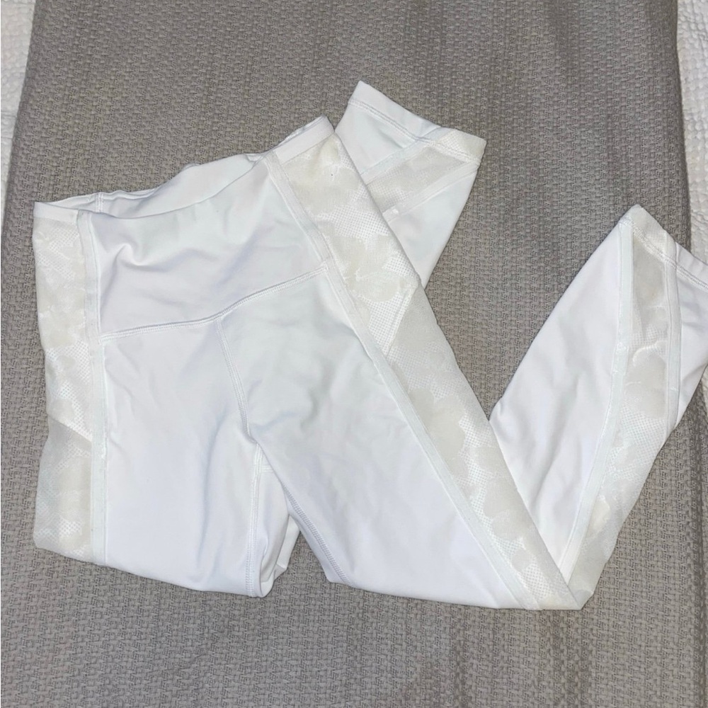 LIKE NEW lululemon wunder under flocked crop tights